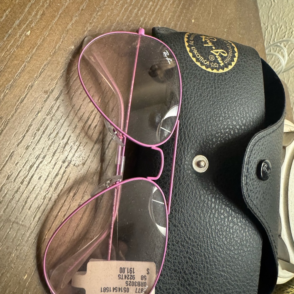 Ray-Ban Aviator Sunglasses with Pink Frames